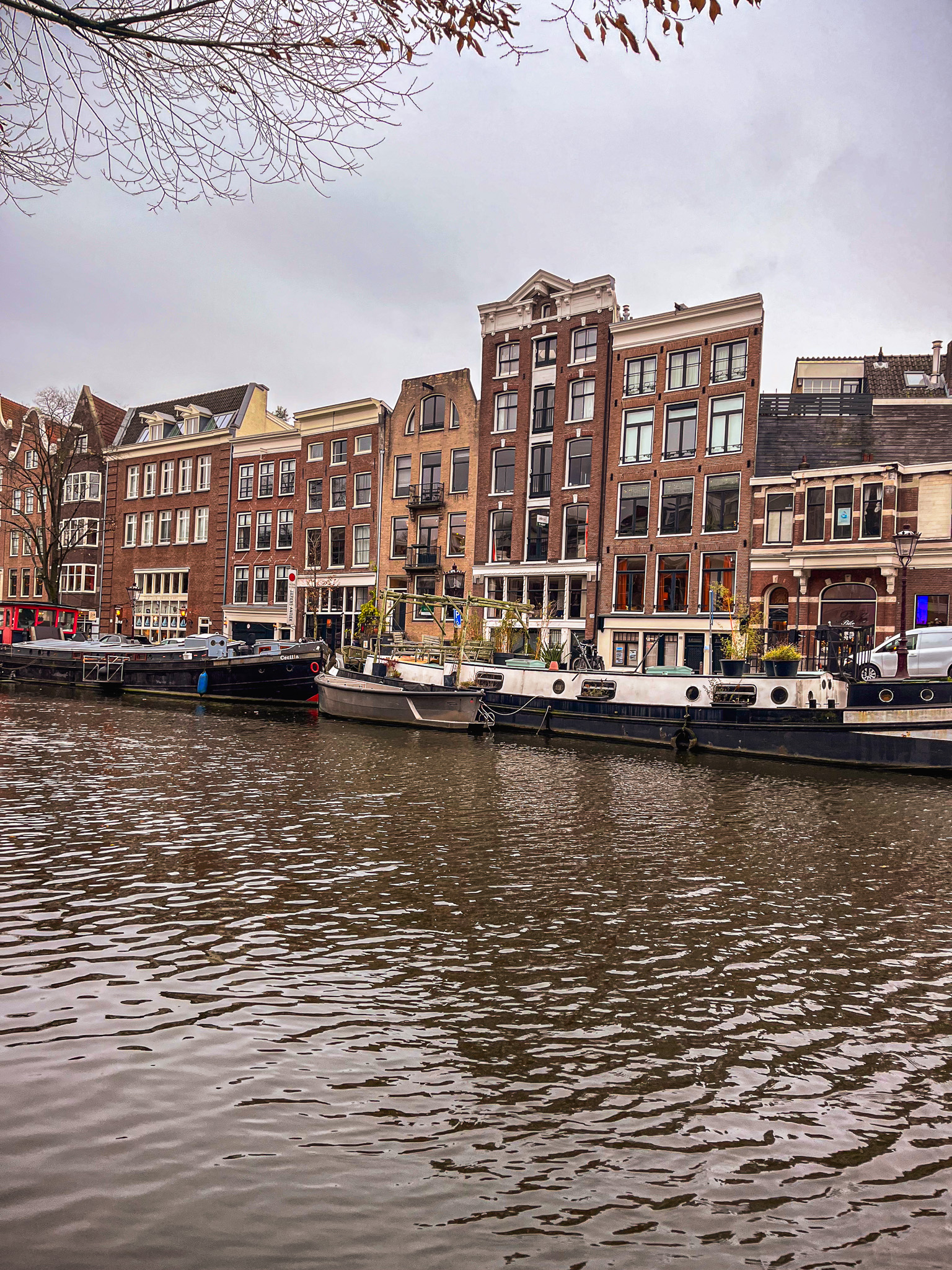 Canaux Amsterdam bord de l'eau